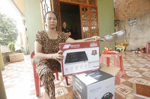 Nhiều người dân đến ủy ban xã cầu cứu vì nghi ngờ mua phải sản phẩm 'dởm' từ hội thảo