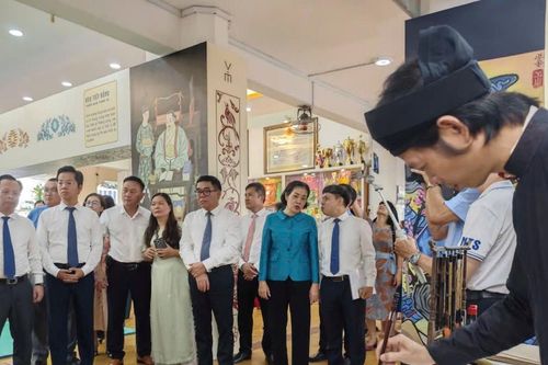Khai mạc triển lãm 'Văn Miếu - Quốc Tử Giám - Ươm mầm khát vọng hiền tài'
