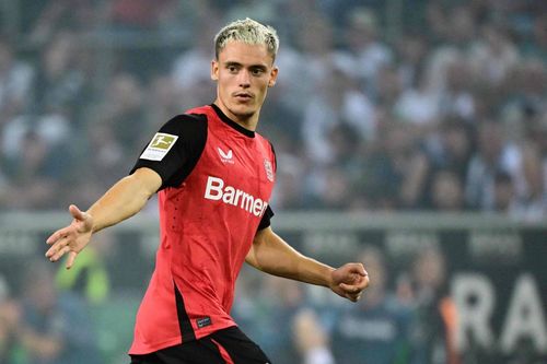 Bayer Leverkusen lại thắng phút cuối