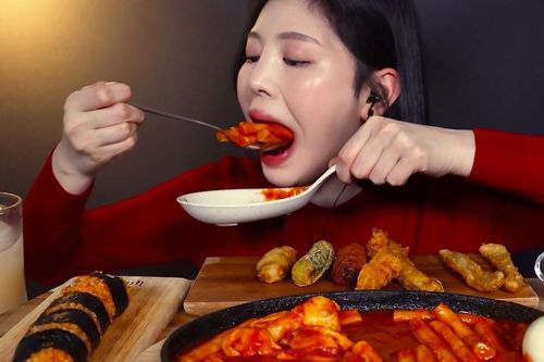 Lo ngại khi trend ăn thùng uống vại bị bình thường hóa