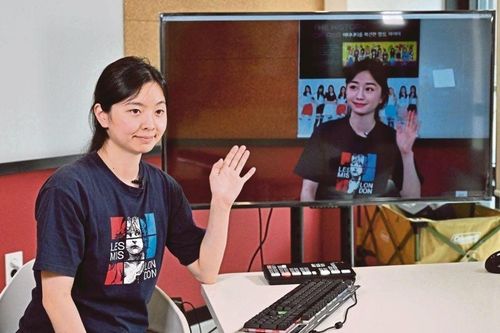 Phụ huynh Hàn Quốc phản đối kế hoạch dùng sách giáo khoa AI