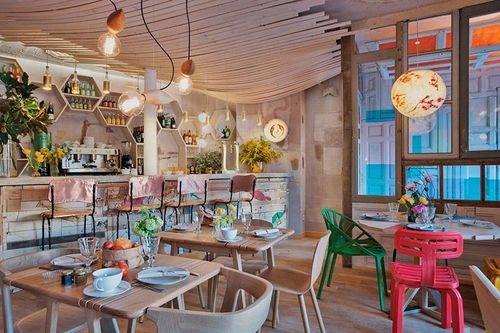 Cuộc chạy đua giữa quán ăn nhỏ và nhà hàng lớn