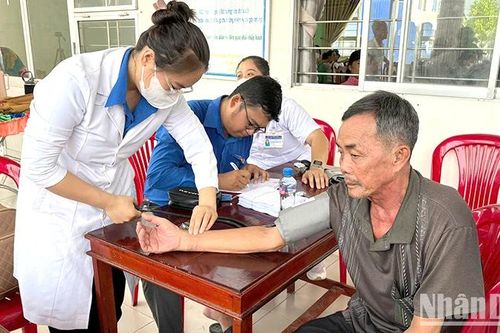 Đồng Tháp: Hành trình thầy thuốc trẻ làm theo lời Bác