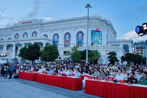 Sôi động Lễ hội 'Vượt sóng Hạ Long-2024'