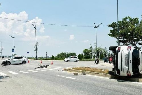 Va nhau lật ngang