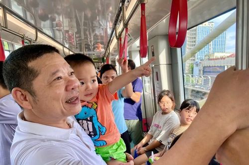 Con số ấn tượng sau 15 ngày tàu điện Nhổn vận hành miễn phí