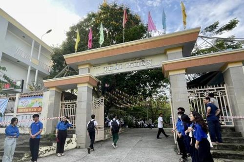 Học sinh giỏi không được nhận tiền thưởng, Hiệu trưởng vi phạm thế nào?