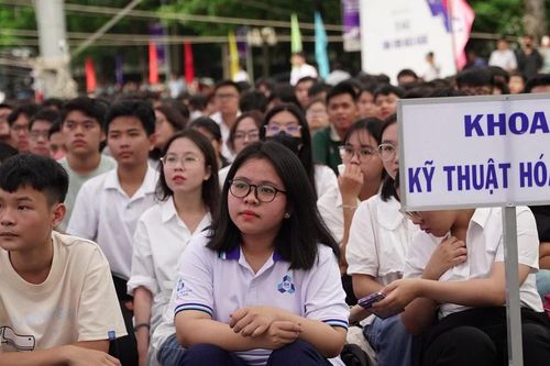 Trường Đại học Bách khoa TPHCM khai giảng, đón hơn 5.000 tân sinh viên