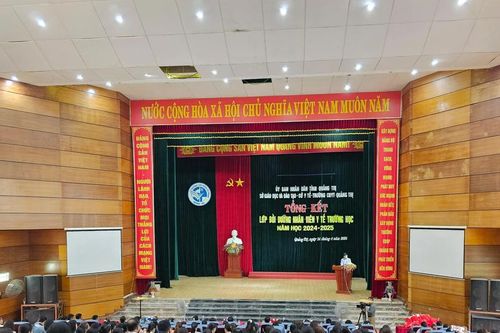 Bồi dưỡng năng lực cho hơn 380 nhân viên y tế trường học ở Quảng Trị