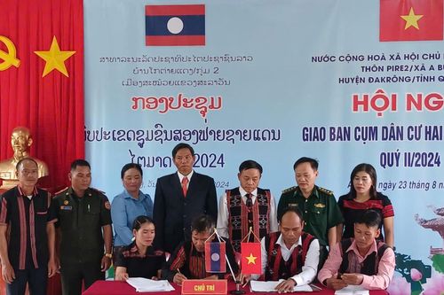 Giao ban kết nghĩa cụm dân cư hai bên biên giới