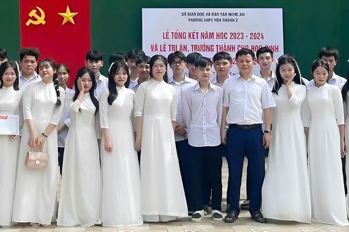 Lớp trường làng có 100% học sinh đậu đại học, gồm cả trường top đầu