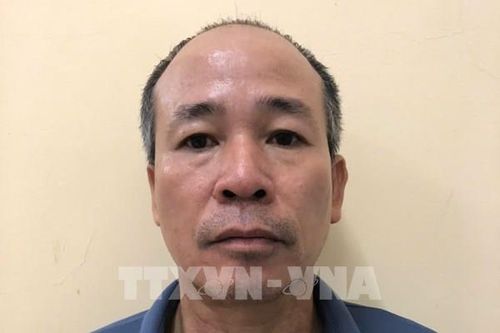 Bắt tạm giam lái xe 'húc đẩy' cảnh sát giao thông