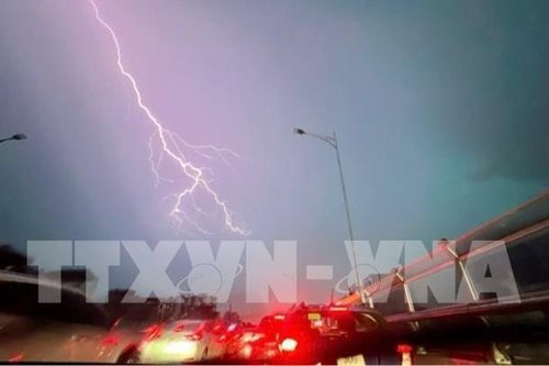 Hà Nội mưa rất to, cảnh báo ngập lụt khu vực nội thành