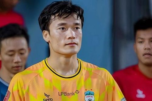 Sao trẻ cao 1m90 giúp HAGL quên thủ môn Bùi Tiến Dũng?