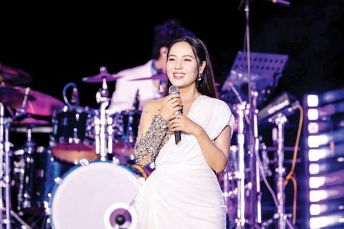 Ca sĩ Phương Linh và 12 năm lận đận vì tràn dịch khớp gối