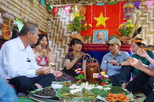 Cơm rừng, rượu trời