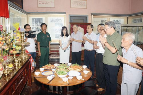 Bí thư Tỉnh ủy Nguyễn Hải Ninh dự Lễ giỗ Chủ tịch Hồ Chí Minh lần thứ 55
