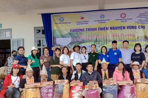 'Nâng bước em đến trường'