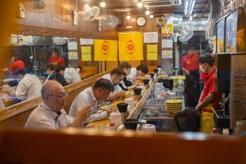 Nền kinh tế Nhật Bản nhìn từ món mì ramen