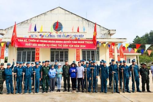 Trung đoàn Bộ binh 994 hành quân dã ngoại làm công tác dân vận