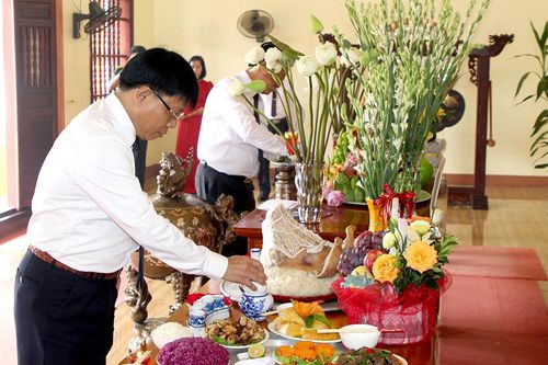 Huyện Đoan Hùng dâng hương tưởng niệm Chủ tịch Hồ Chí Minh
