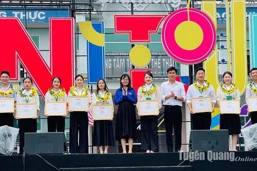 Tuyên dương 52 tập thể và cá nhân Sinh viên 5 tốt, tập thể sinh viên 5 tốt