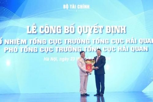 Trao quyết định cho Tổng cục trưởng Tổng cục Hải quan Nguyễn Văn Thọ