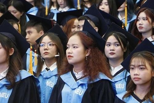 Trường ĐH Kinh tế quốc dân trao bằng tốt nghiệp cho hơn 3.600 tân cử nhân năm 2024