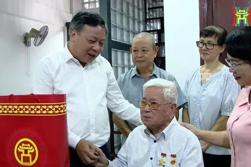 Thăm hỏi các gia đình có công với cách mạng tại TP.HCM