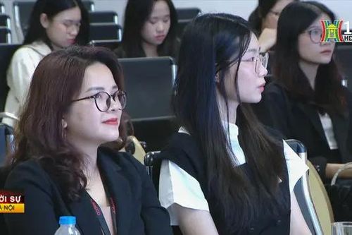 Khởi động cuộc thi 'Hành trình Kinh doanh 2024'
