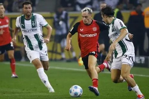 Bayer Leverkusen giành chiến thắng đầy kịch tính trước Monchengladbach