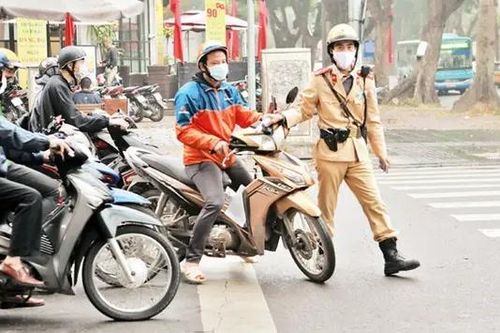 Phạt hơn 2.100 chủ xe không sang tên
