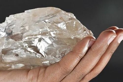 Viên kim cương khổng lồ nặng 2.492 carat được tìm thấy ở Botswana