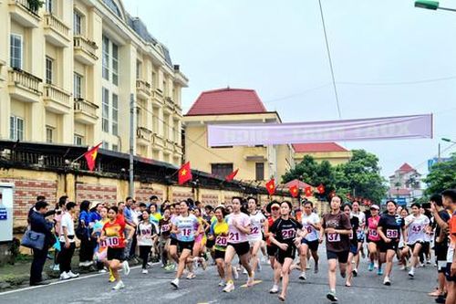 Hoài Đức: Gần 300 VĐV hưởng ứng Giải chạy Báo Hànôịmới mở rộng lần thứ 49