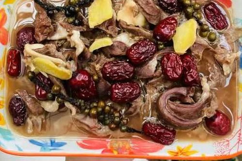 Cách làm tim heo hấp táo đỏ bổ dưỡng