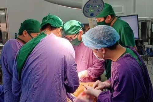 Cứu cụ ông 88 tuổi khỏi nguy cơ cắt cụt chân trái