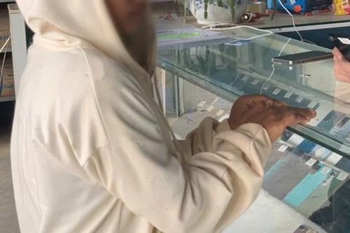 Bắt thiếu nữ 17 tuổi cướp giật điện thoại di động