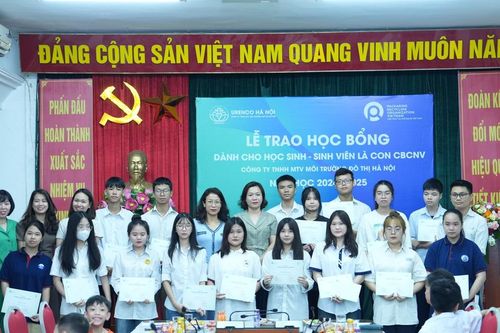 PRO Việt Nam trao 40 suất học bổng cho con em công nhân VSMT