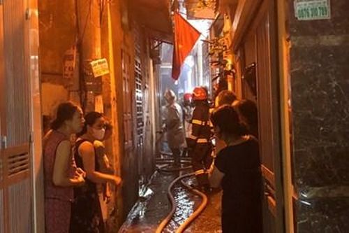 Hà Nội: Cháy nhà dân trong ngõ nhỏ trên đường Lạc Long Quân