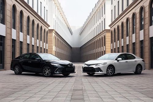 Toyota Camry vẫn là sedan cỡ D 'chân ái' của người dùng Việt