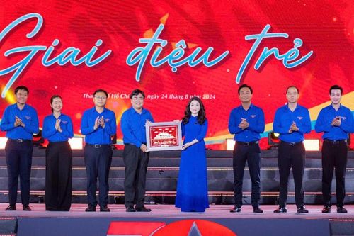 Gắn kết tuổi trẻ Thủ đô và thành phố mang tên Bác qua chương trình nghệ thuật 'Giai điệu trẻ'.