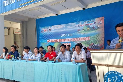 Gần 100 học sinh tham gia tranh tài cuộc thi An Giang Robotic Challenge 2024