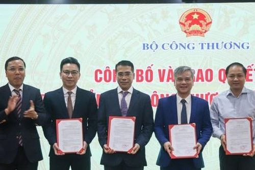 Bản tin 8H: Bộ Công Thương điều động nhiều nhân sự chủ chốt