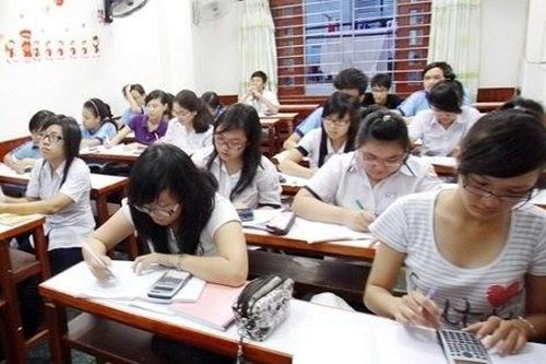 1.600 học sinh Thái Bình bị chấm sai điểm thi; Hiệu trưởng ĐH Luật xin thôi chức