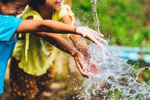 Tạo điều kiện để người nghèo được tiếp cận nguồn nước sạch, bảo vệ sức khỏe