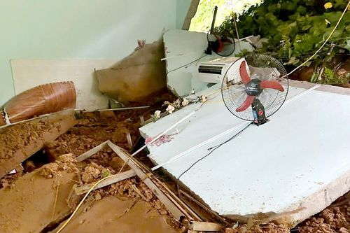 Thăm nhà hàng xóm trong đêm, người phụ nữ bị lũ cuốn tử vong