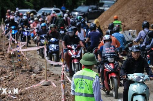 Hòa Bình: Các phương tiện giao thông có thể lưu thông qua dốc Cun