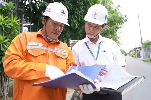 Những lao động mê sáng chế, làm lợi hàng tỷ đồng - Bài 2: Đảm bảo dòng điện an toàn cho dân