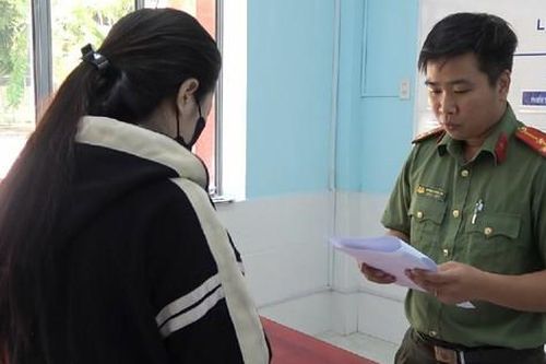 Chia sẻ trang web đánh bạc, 1 phụ nữ bị xử phạt