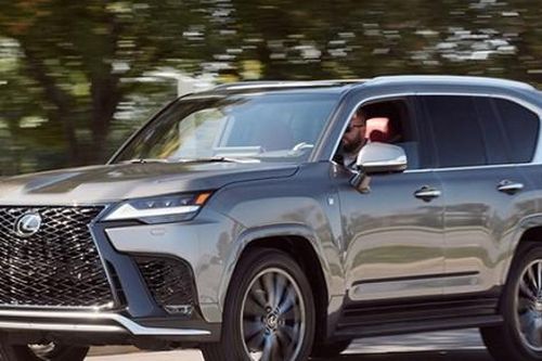 Lexus triệu hồi loạt xe để thay thế camera trước và sau